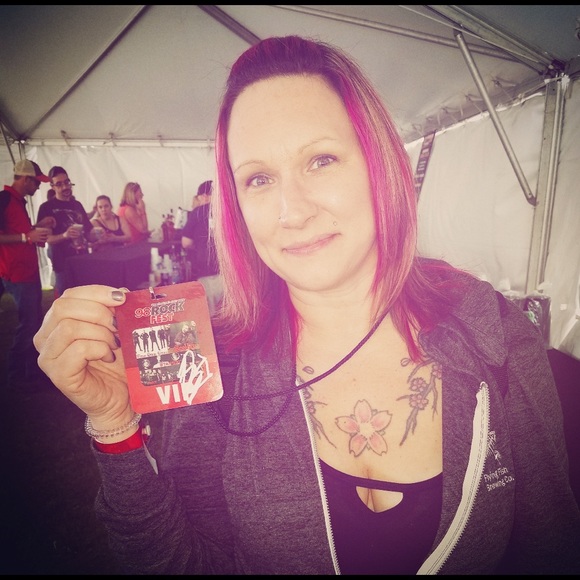 Meet your Posher, Jenn - Picture 2 of 2